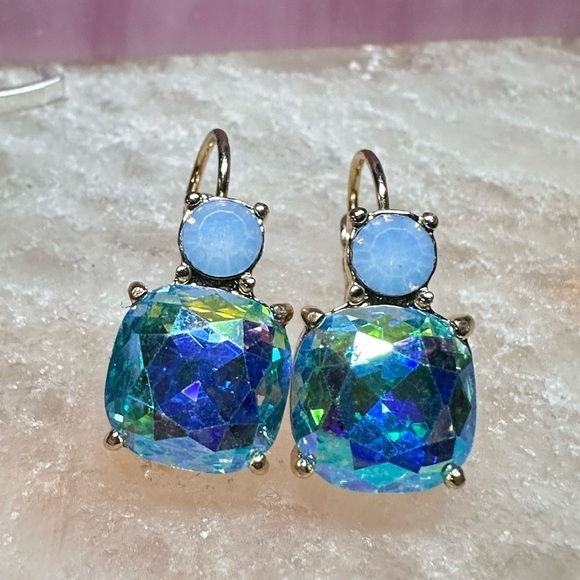 Bella Jack blue Crystal lever Back Gold Tone EUC 0674 P - Picture 1 of 10